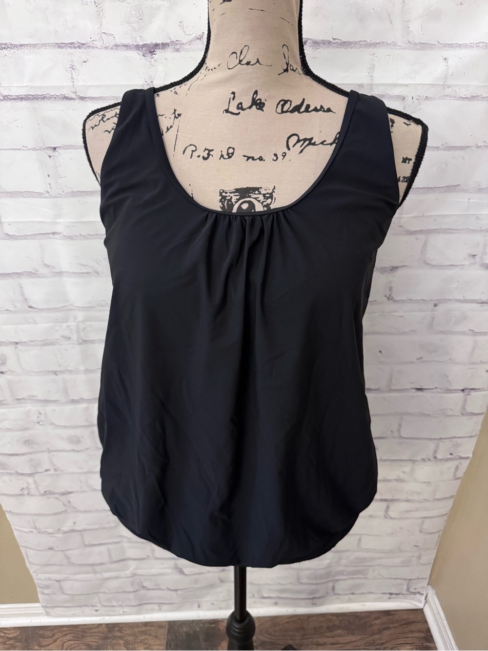 L.L. Bean BeanSport Scoopneck Black Tankini Swim Top 12 Modest Slimming UPF 50